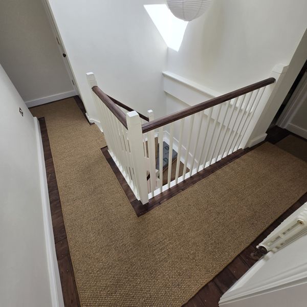 Bordered sisal, L-shaped landing